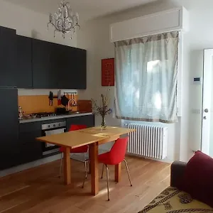 Casa vacanze L'approdo Di Enea Sotto La Pergola, Viareggio